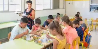 Més de quaranta infants fan ús del servei de menjador escolar durant les vacances d’estiu