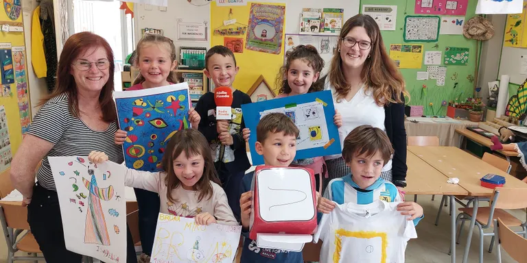 Els alumnes d'infantil de l'escola Poblenou treballen l'artista Joan Miró