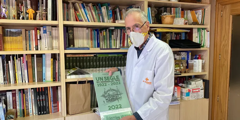 El centenari de l'arribada del tren a Puigcerdà, protagonista d'un calendari que recull tradicions populars de Cerdanya