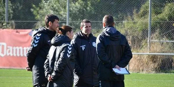 Juan Merino dirigeix el seu primer entrenament com a nou tècnic del Nàstic amb la mirada posada al partit contra el Tenerife