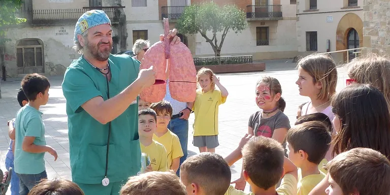 Els infants aprenen els riscos del tabac a la Festa Sense Fum