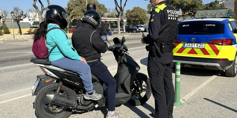 Es posa en marxa una nova campanya de control de motocicletes i ciclomotors