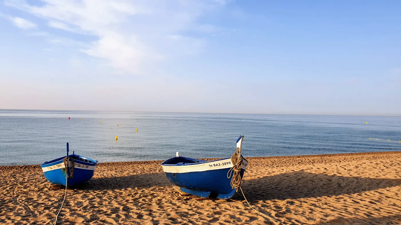 Temps estable amb calor moderada i mar de fons