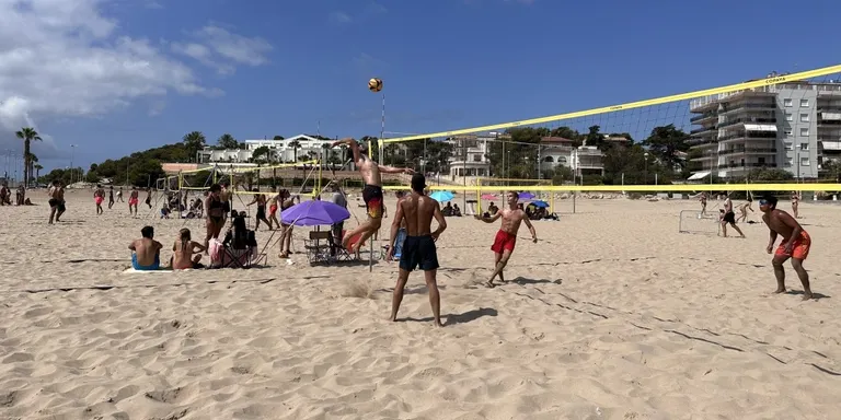 La MVP Beach Volley Torredembarra arriba a la platja de la Paella