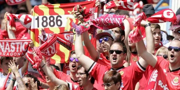 Els gols de Manu Barreiro i Álvaro Vázquez allunyen el Nàstic del descens i serveixen per avançar al CF Reus Deportiu just abans del derbi de diumenge