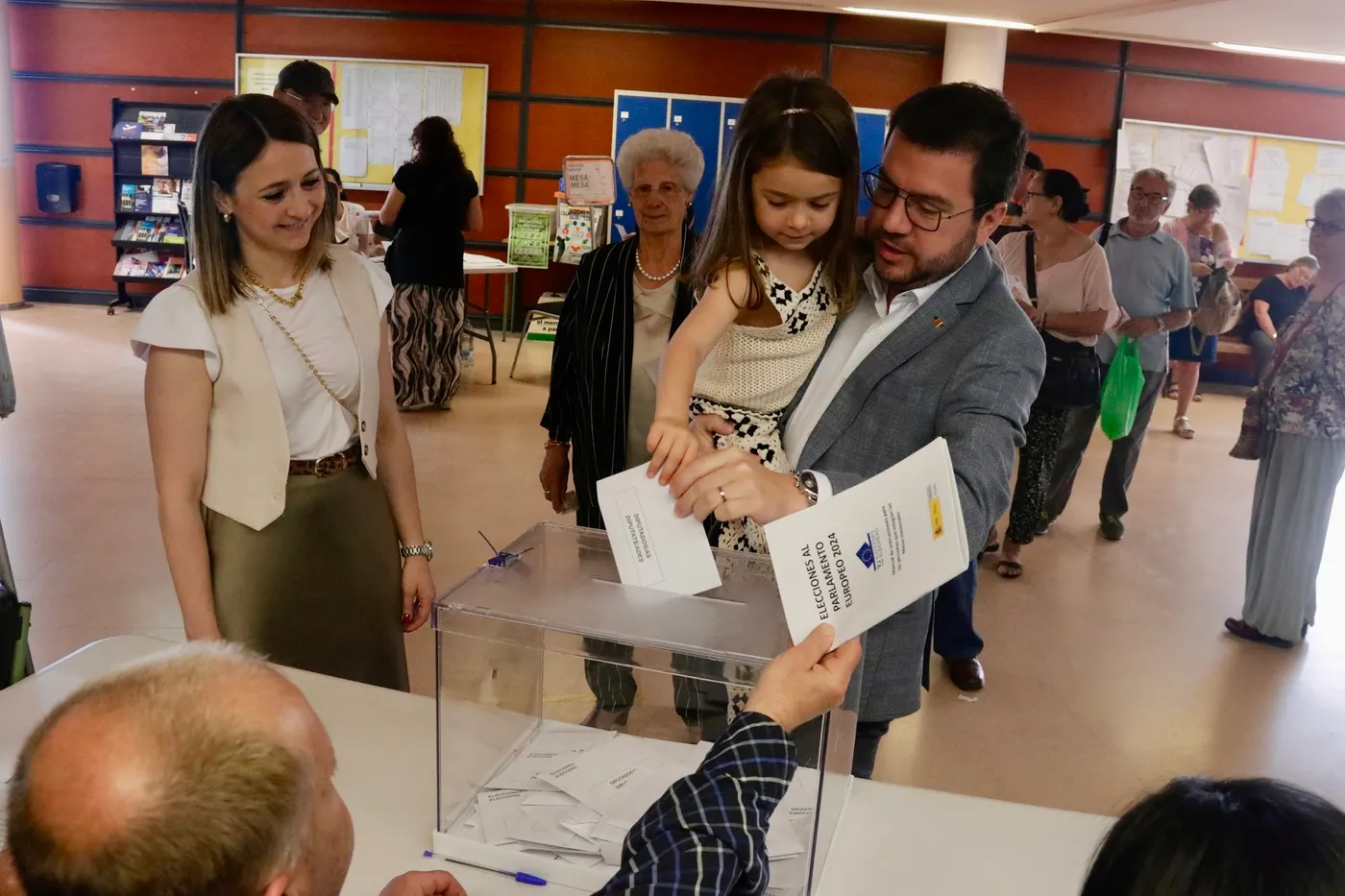 Pere Aragonès, president en funcions, anima a votar a les eleccions europees