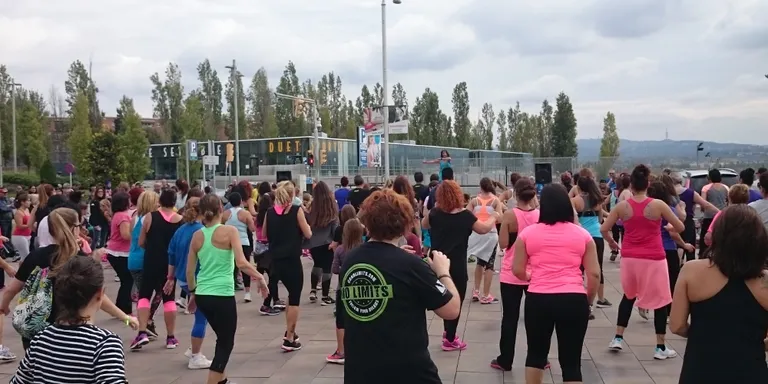 La zumba solidària d’ASAV recull 100 kg d’aliments