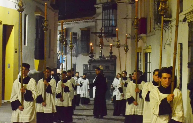 ‘Semana Santa en la Campiña’ recibe a la hermandad de los Milagros y los consejos de una fisioterapeuta