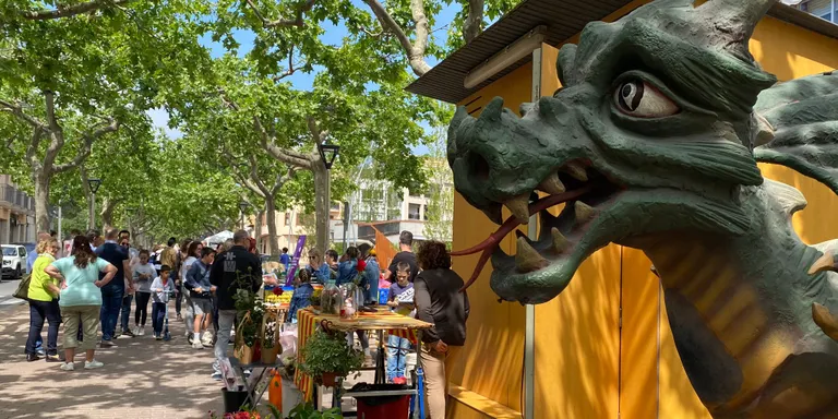 Sant Jordi encisa al Morell en l'homenatge a Xavi Catà