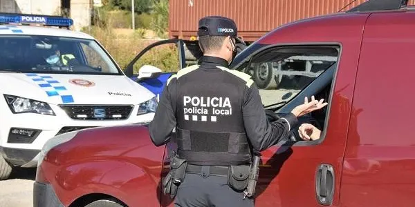 La Policia Local de Torredembarra vetlla per la bona convivència amb els vianants al carrer