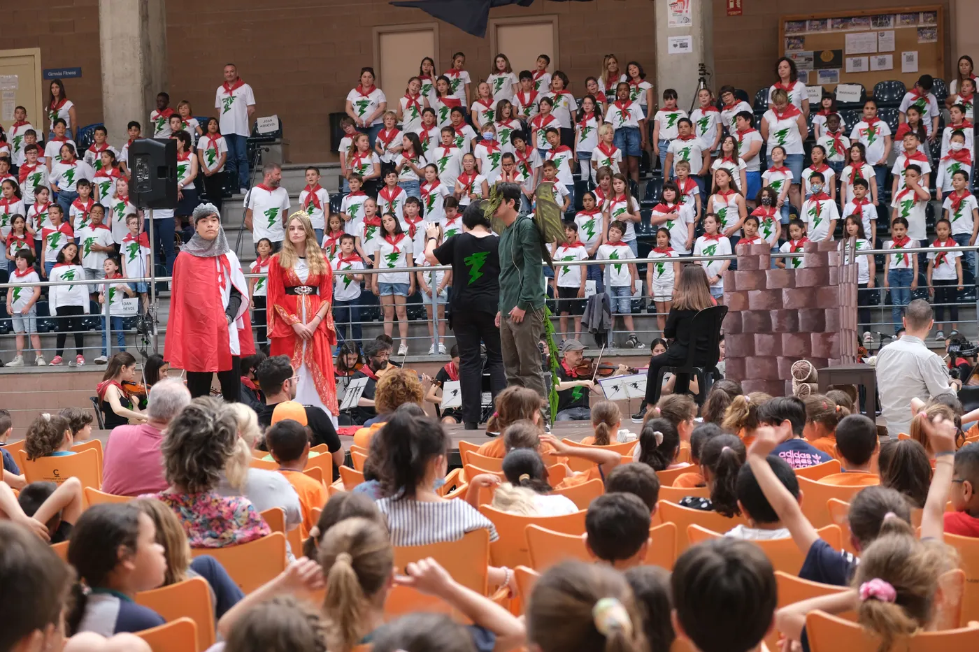 L’alumnat de 3r de vuit escoles de Cambrils interpreta la cantata “La llegenda de la Princesa i Sant Jordi”
