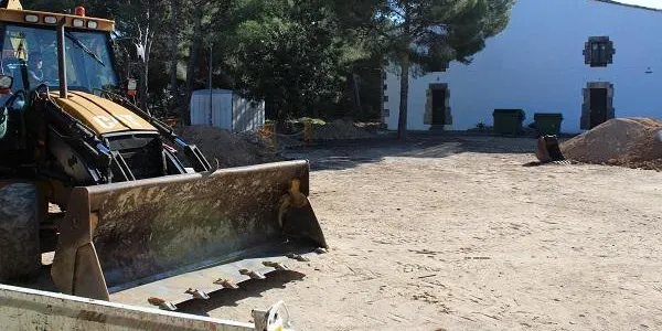 La Societat de Caçadors La Coma realitza tasques de neteja al sotabosc de la muntanya de Sant Antoni d’Altafulla