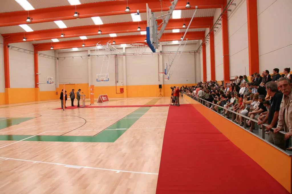 L’Ajuntament millora l’enllumenat del poliesportiu La Bòbila