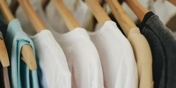 Rentar la roba abans d'estrenar-la redueix l'exposició a productes tòxics i cancerígens