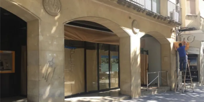 Caixabank comença les obres de remodelació a l'oficina de la Riera Bisbe Pol