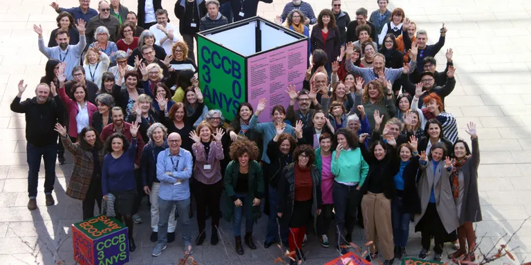 El CCCB celebra els 30 anys amb un programa de residències internacionals amb Patrick Radden-Keefe i Eliane Brum