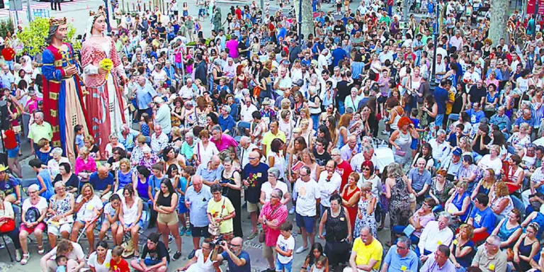 La plaça de l'Ajuntament recupera el pregó de Festa Major