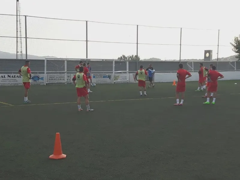 Un dels entrenaments de pretemporada de la UE Rubí. Foto: @UERubi