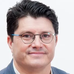 Entrevistes de la Justa del 23/2/2021 — Sant Just avui: residus i PGM, carregadors elèctrics, salut i participació, marketplace local, habitatge i policia; i novetats musicals (Ariana Grande) - episode art