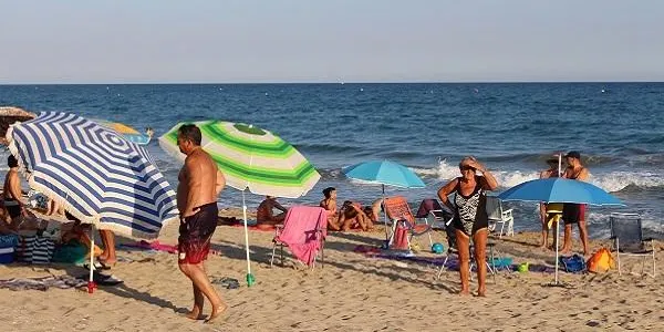 La tranquil·litat protagonitza la primera quinzena del mes d’agost a la platja d’Altafulla