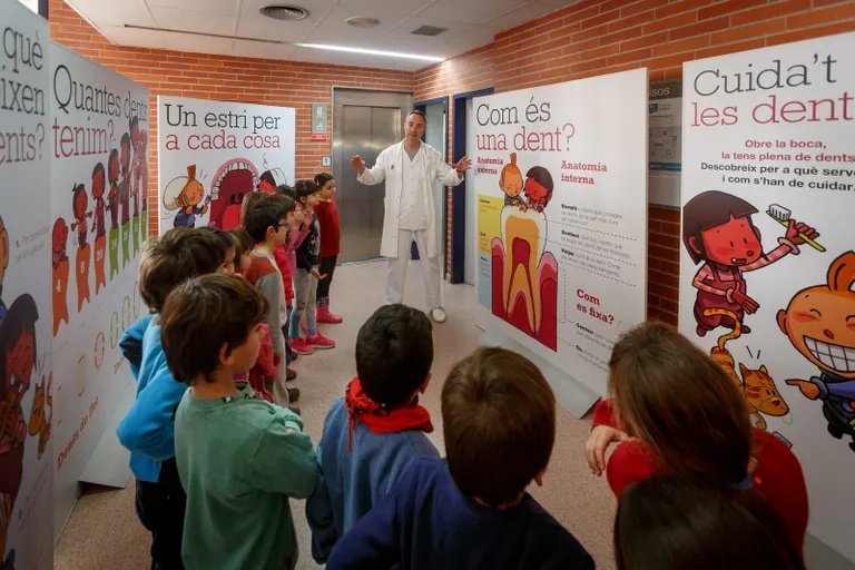Visita l’exposició Cuida’t les dents al CAP