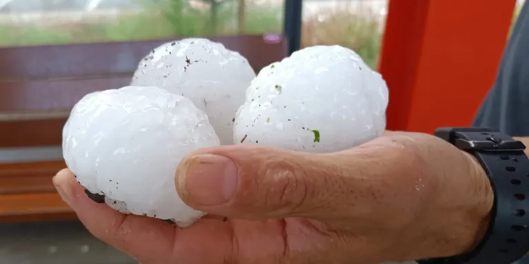 Mor la nena traslladada al Trueta per les ferides en la pedregada a la Bisbal d'Empordà