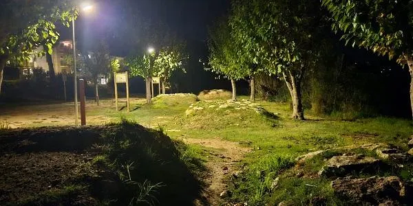 Es renova i intensifica la llum del parc de Safranars, punt de trobada i d'oci molt freqüentat pels veïns