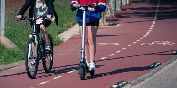 Les policies locals del Baix Gaià participen en una campanya de control de bicicletes i patinets