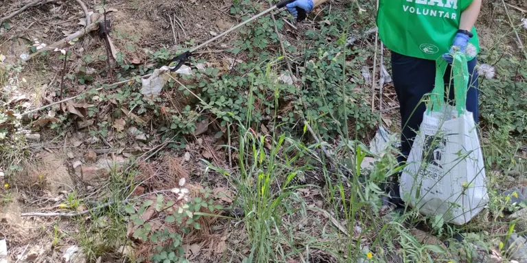 El Vidal i Barraquer s’adhereix a la campanya Let’s Clean Up Europe amb la neteja del Barranc Verge del Camí
