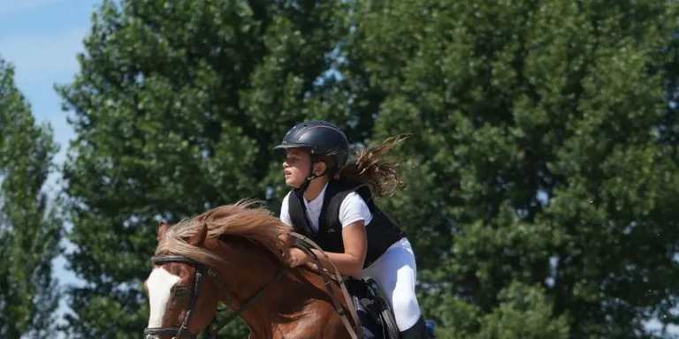 Chloe Gual guanya la Copa Catalana de Ponis i tanca una temporada excepcional