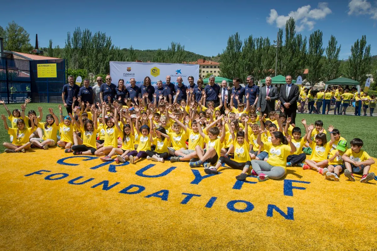Inauguració del Cruyff Court de la Pobla de Segur (Fundació Cruyff)
