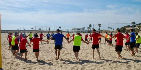 Clínic de futbol platja inclusiu a Torredembarra