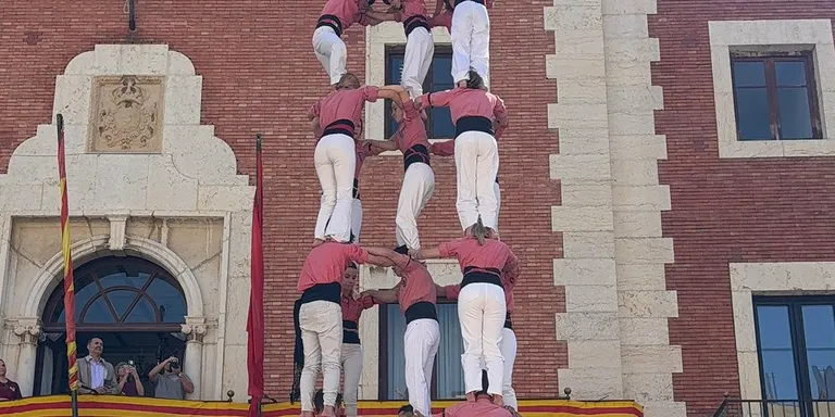 Primera catedral rosada de l'any a Tortosa