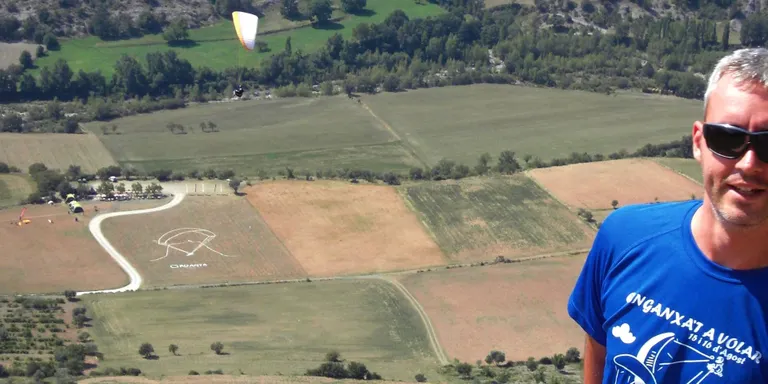 La trobada 'Enganxa't a volar' aplega a Organyà més de 100 aficionats al parapent