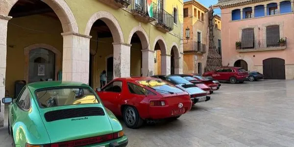 Els conductors de cotxes Porsche tornen a triar Altafulla per fer parada en una de les seves rutes