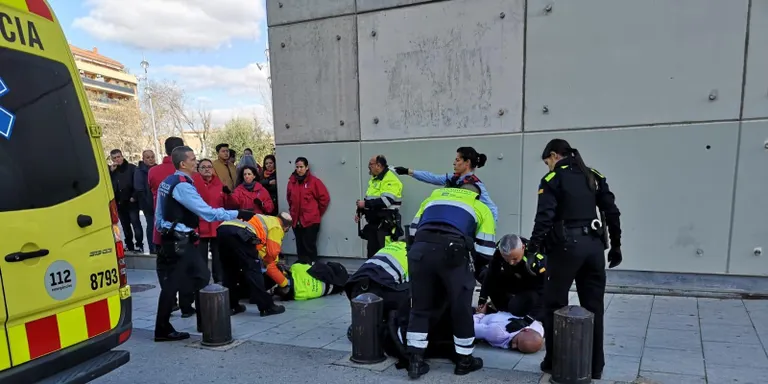 Detingut per agredir a tres vigilants de FGC després d'intentar colar-se a l'estació