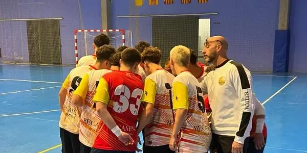 Golejada del Juvenil de la Pobla de Montornès davant el Vinyols per augmentar la distància amb el descens (6-2)