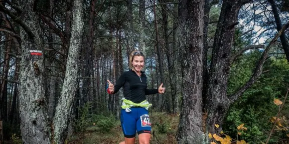 La corredora d'ultramaratons de muntanya Lluna Martí, segona a la Ultramarató dels Roures de Montblanc
