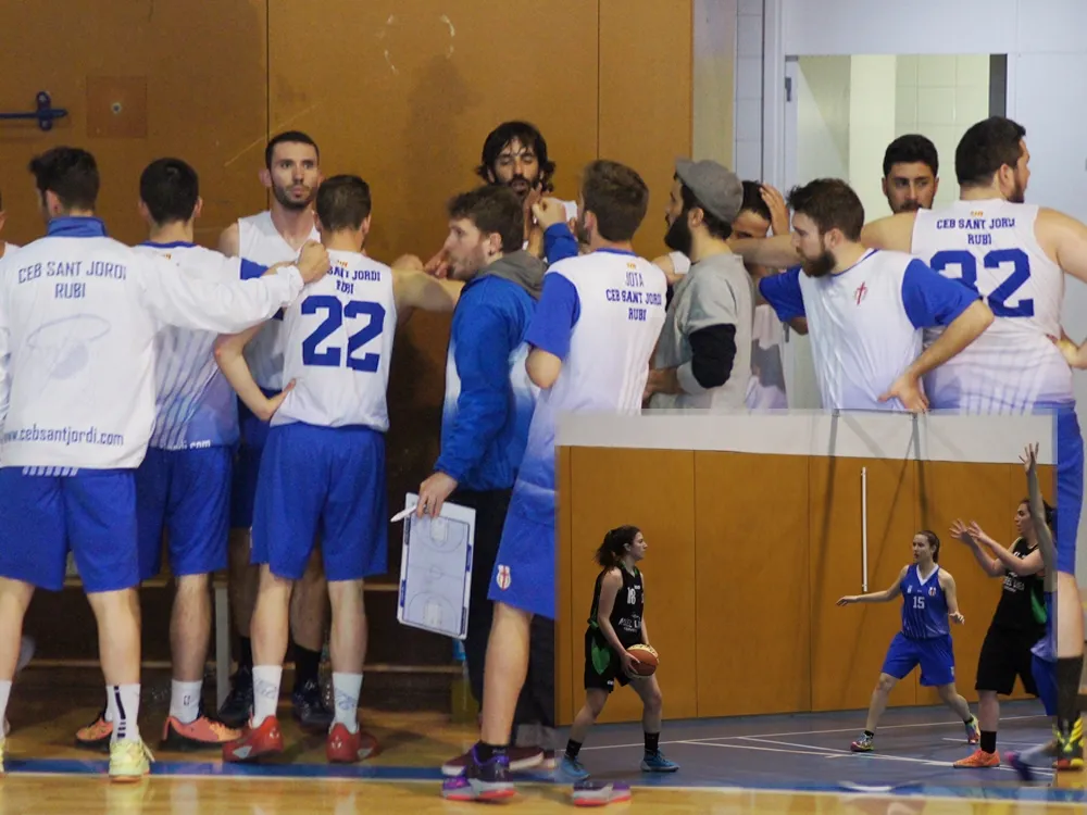 El masculí es va quedar a les portes d'una promoció que va jugar contra el Cervera l'equip femení /
