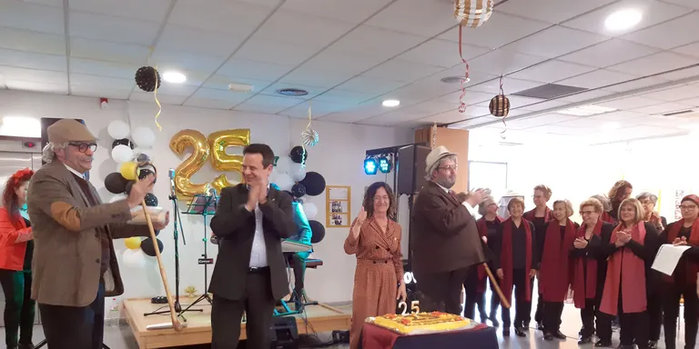 Unes 200 persones celebren el 25è aniversari del Casal Municipal de la Gent Gran de Cambrils