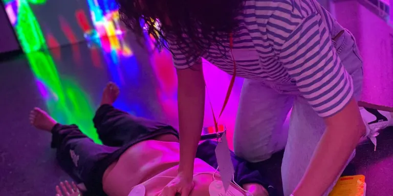 La simulació clínica entrena la resposta a l’aturada cardíaca abans del cas real