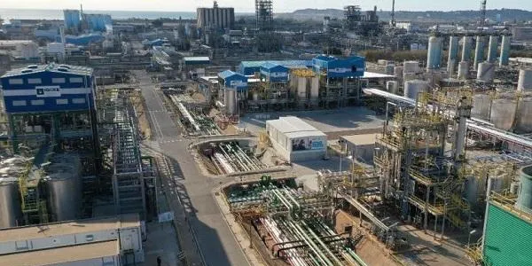 Les tres unitats de l'empresa química IQOXE tornen a funcionar a ple rendiment dos anys després del fatídic accident