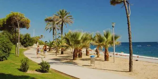 El Camí de Sant Jaume pel Maresme, acabat d'estrenar, passa arran de platja a Pineda