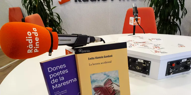 L'autora maresmenca Emília Illamola presenta a Ràdio Pineda la seva nova novel·la, La lectora accidental