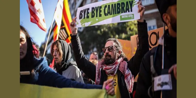 Els sindicats USTEC·STEs, la Intersindical i CGT criden a fer vaga als centres educatius el 6 de setembre