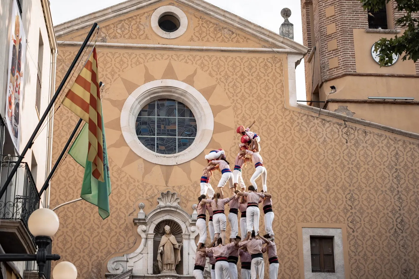 Els castells tornen al Morell per la porta gran