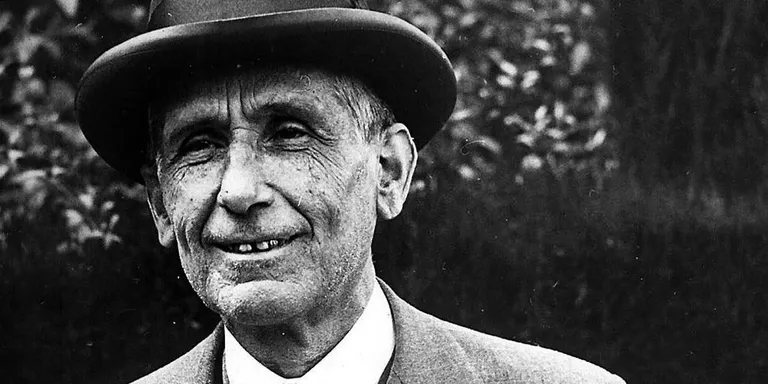 La Biblioteca Carles Cardó commemora l’Any Fabra amb la presentació del còmic l’Aventura de la Llengua