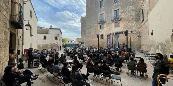 La plaça de l'Església d'Altafulla s'omple per gaudir de la primera proposta de l'Altacústic 2021