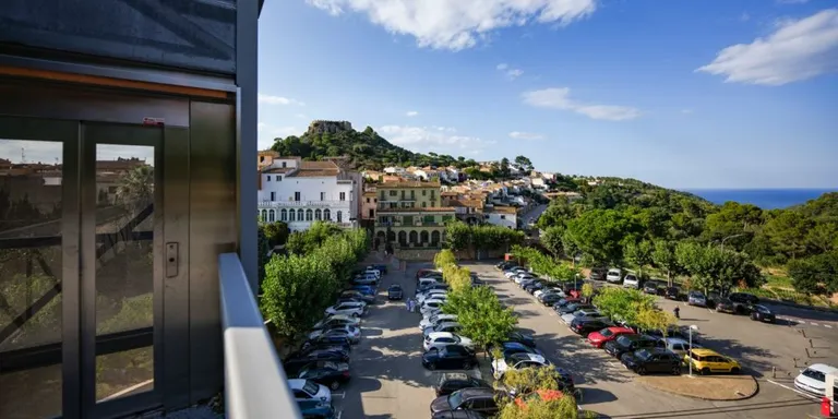 Begur amplia les zones regulades d’aparcament per preparar la temporada d’estiu 2026