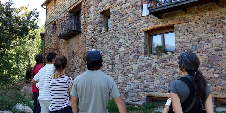 Una cooperativa recupera el poble d'Envall amb habitatges en règim de cessió d'ús